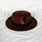 Chapeau Fedora avec bande noire, vue de côté