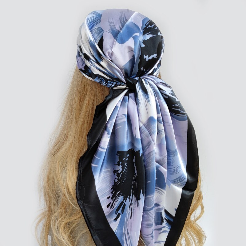 Foulard carré en soie avec motifs graphiques