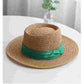 Vue arrière du chapeau canotier, ruban visible