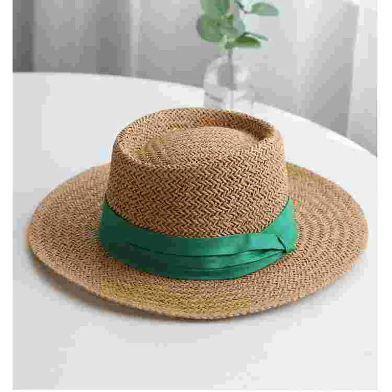Vue arrière du chapeau canotier, ruban visible