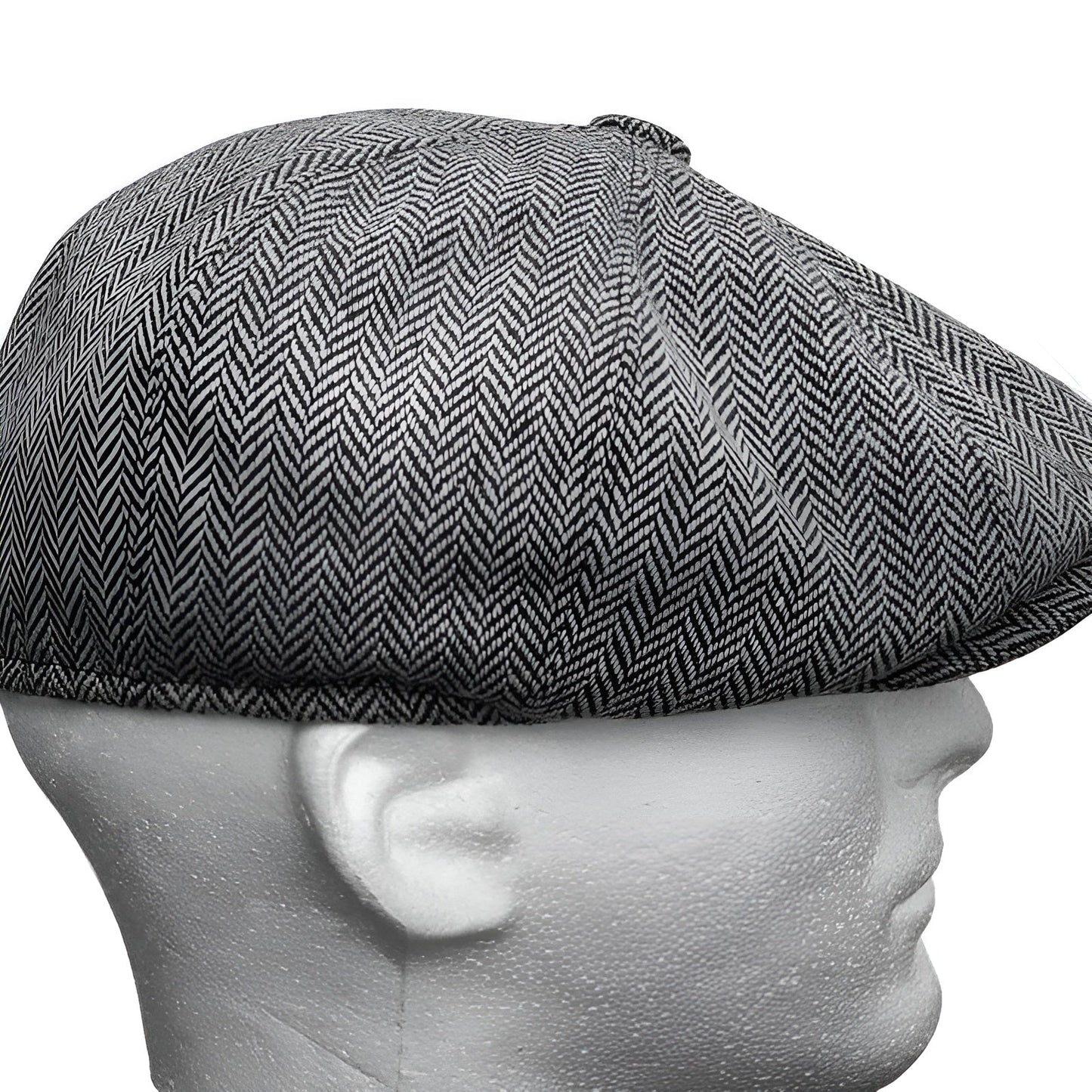 Homme posant avec un béret, ambiance décontractée