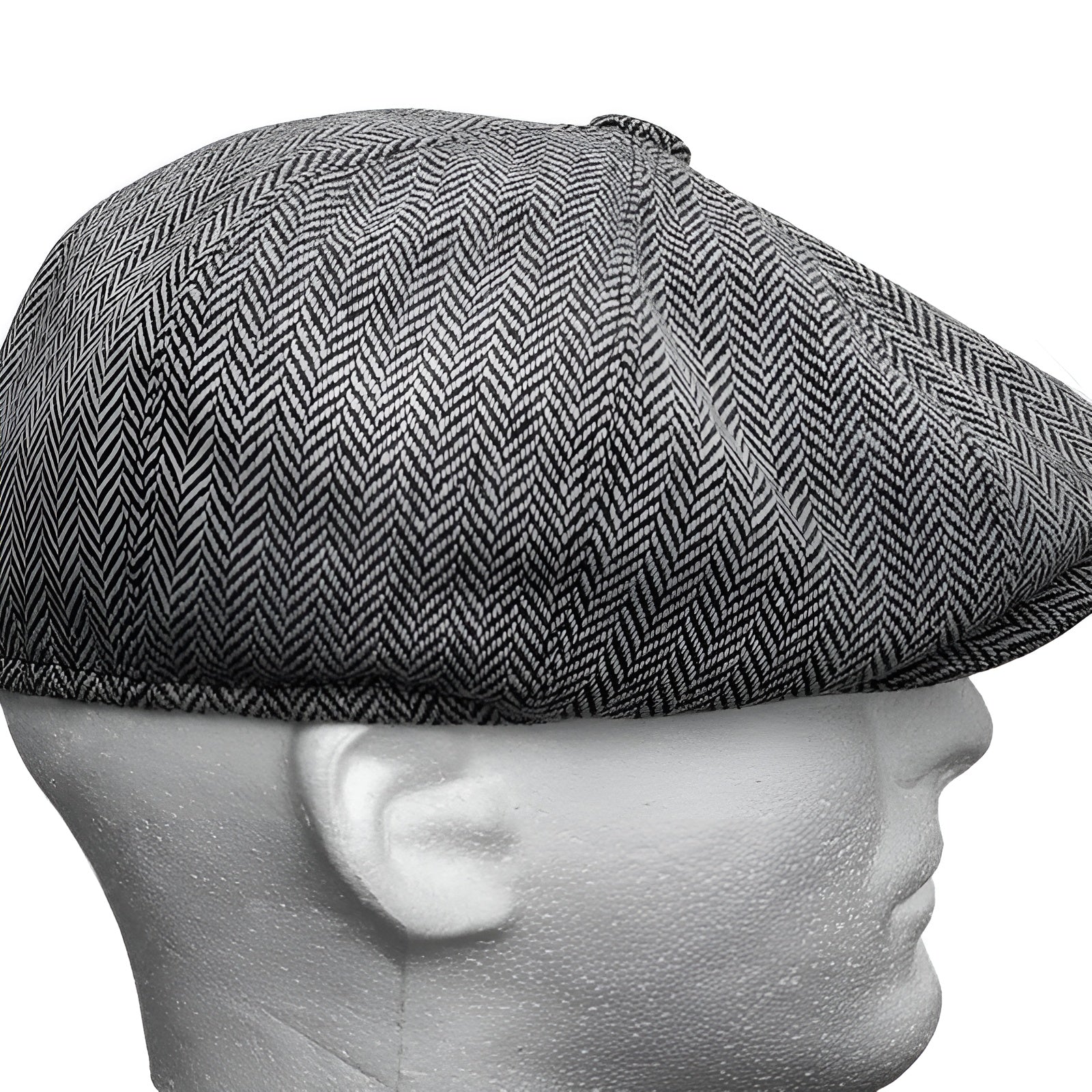 Homme posant avec un béret, ambiance décontractée