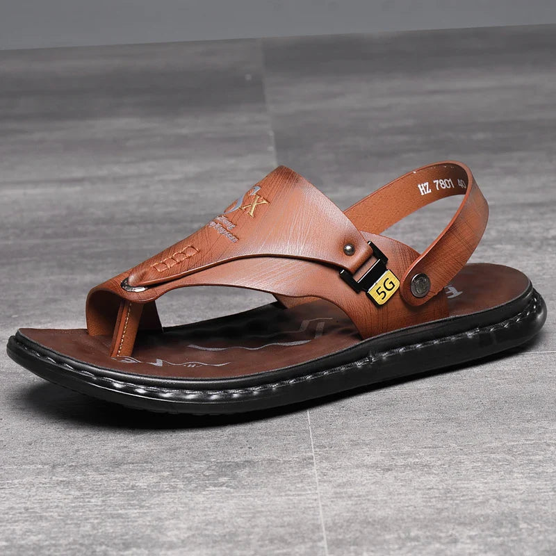 Sandales montrées sous différents angles pour en apprécier le style