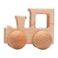 Voiture en bois avec des formes géométriques autour