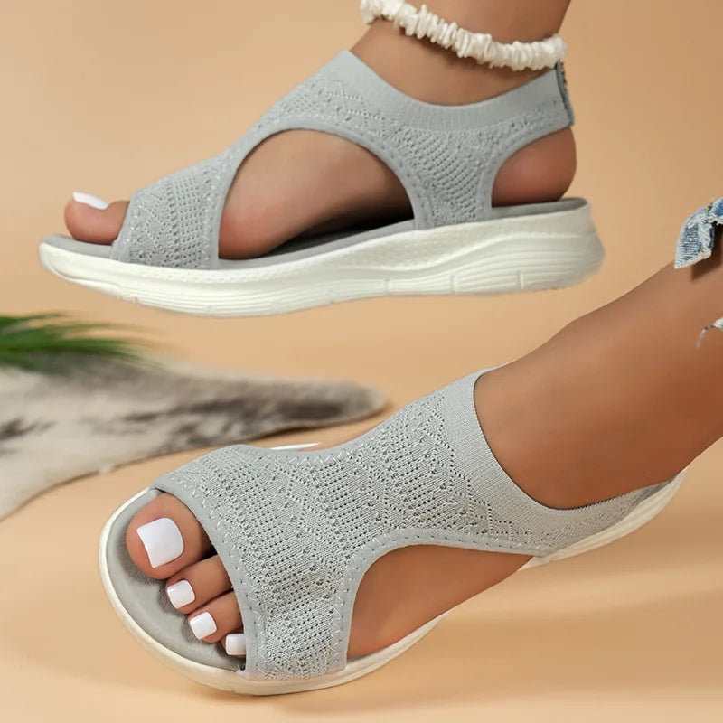 Sandales à enfiler avec design moderne et pratique