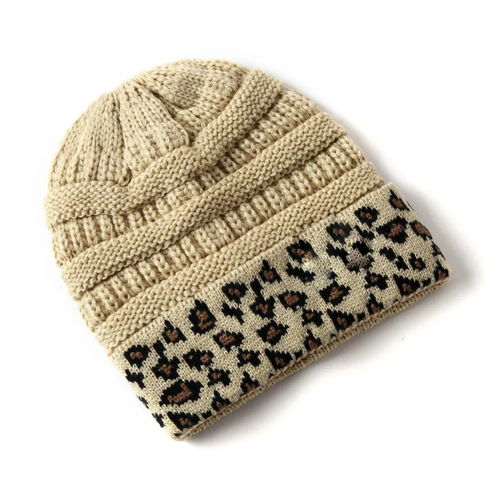 Bonnet tricoté léopard, vue de face