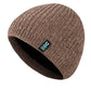 Bonnet en tricot noir sur fond blanc