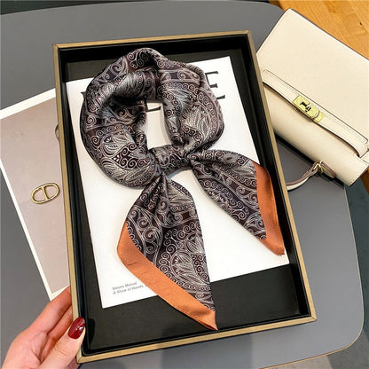 Foulard carré en soie, motifs artistiques marron et gris