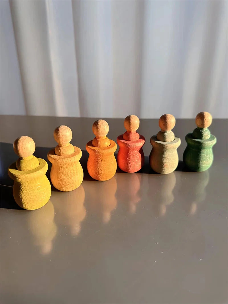Détails des couleurs vives des boules en bois