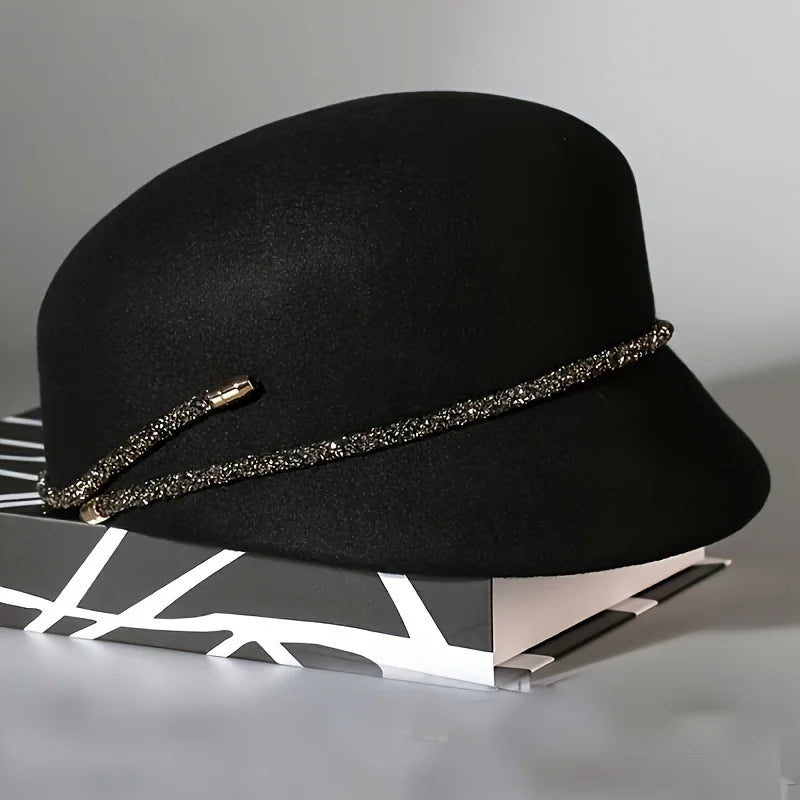 Vue de dessus d'un chapeau cloche, couleur neutre