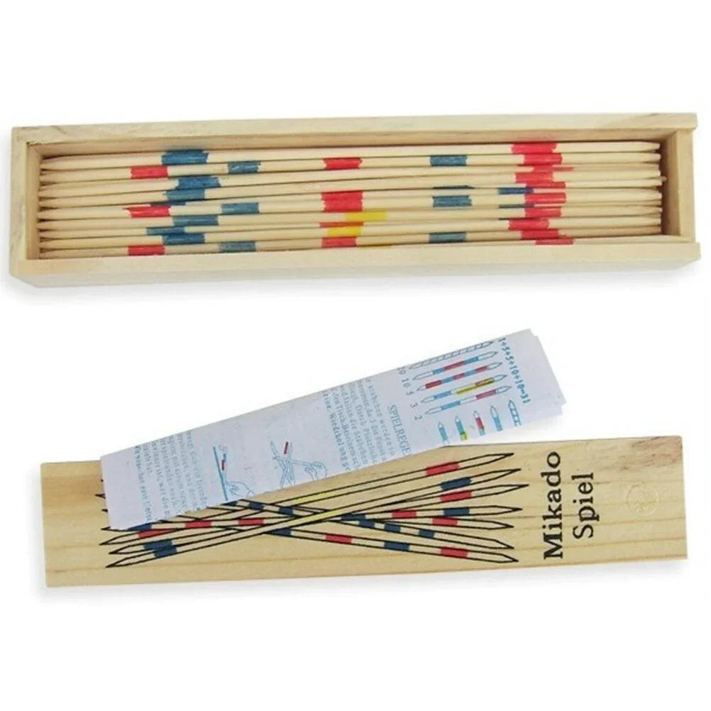 Gros plan sur des bâtonnets de Mikado multicolores empilés