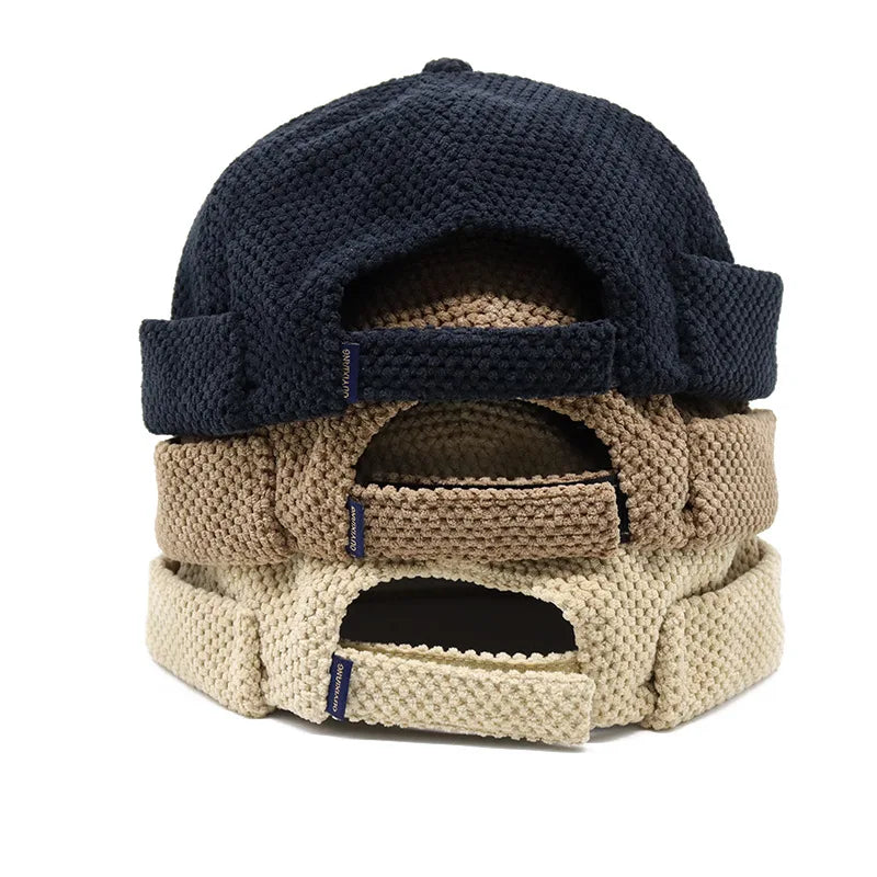 Bonnet marron avec sangle ajustable à l'arrière