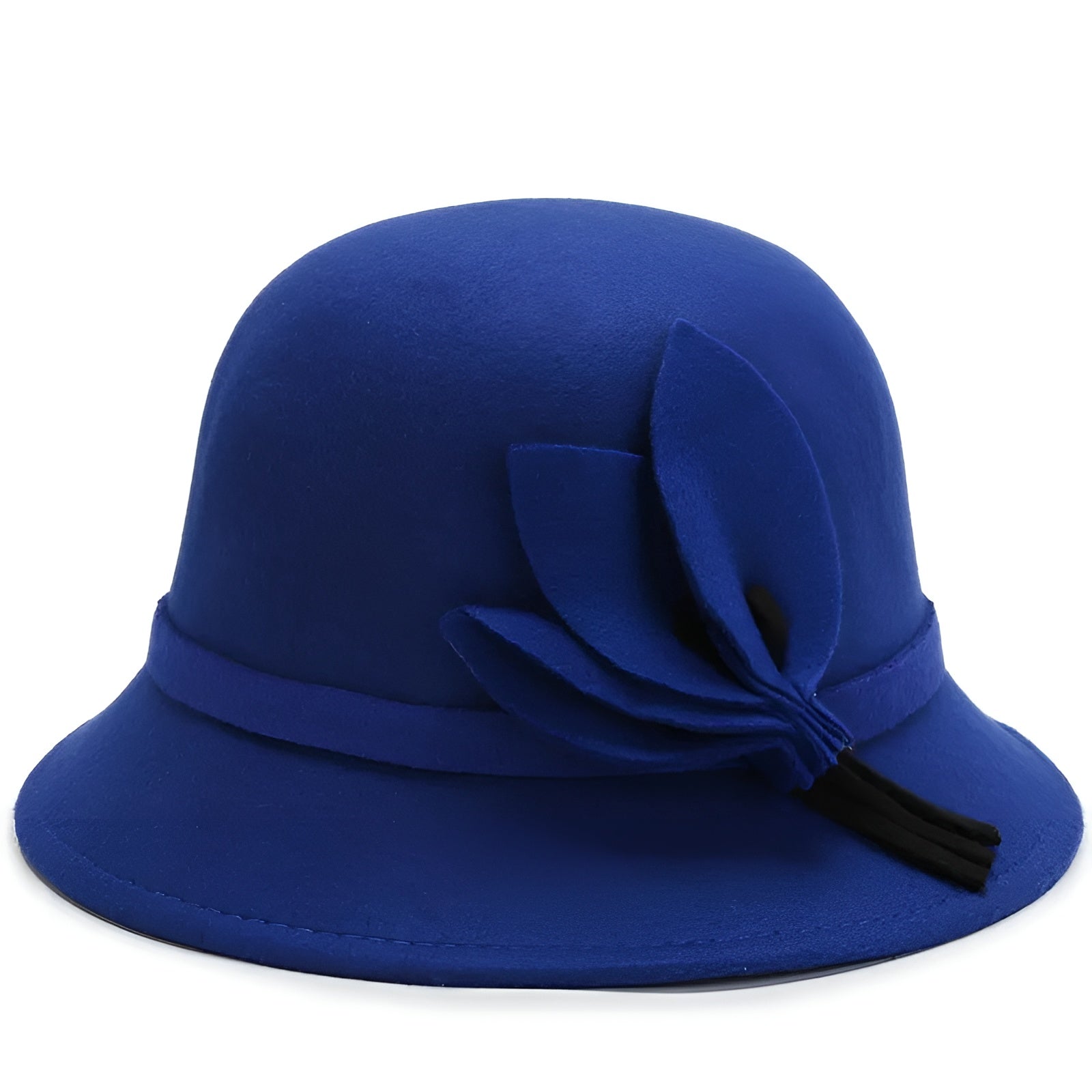 Chapeau cloche sur mannequin, ambiance vintage