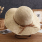 Chapeau de paille large avec ruban noir, vue de côté