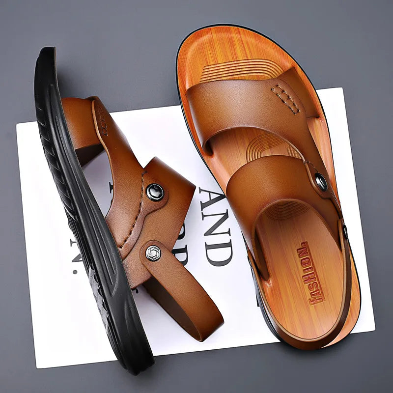 Vue latérale de sandales homme en cuir avec semelle antidérapante
