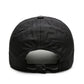 Vue de côté d'une casquette, détails du tissu respirant