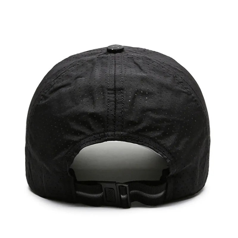 Vue de côté d'une casquette, détails du tissu respirant