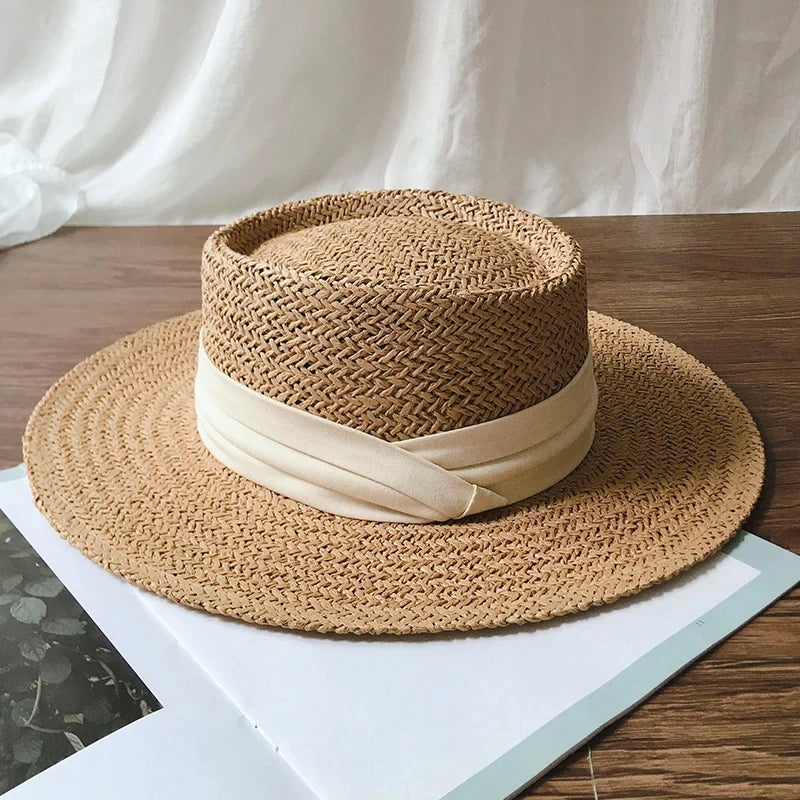 Chapeau canotier en paille avec ruban contrastant