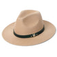 Chapeau Fedora avec ombre portée sur le mur
