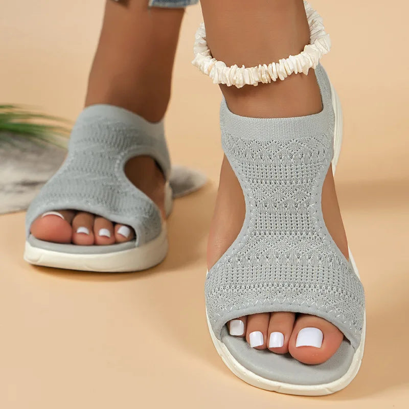 Sandales d'été avec talon bas et bonne adhérence