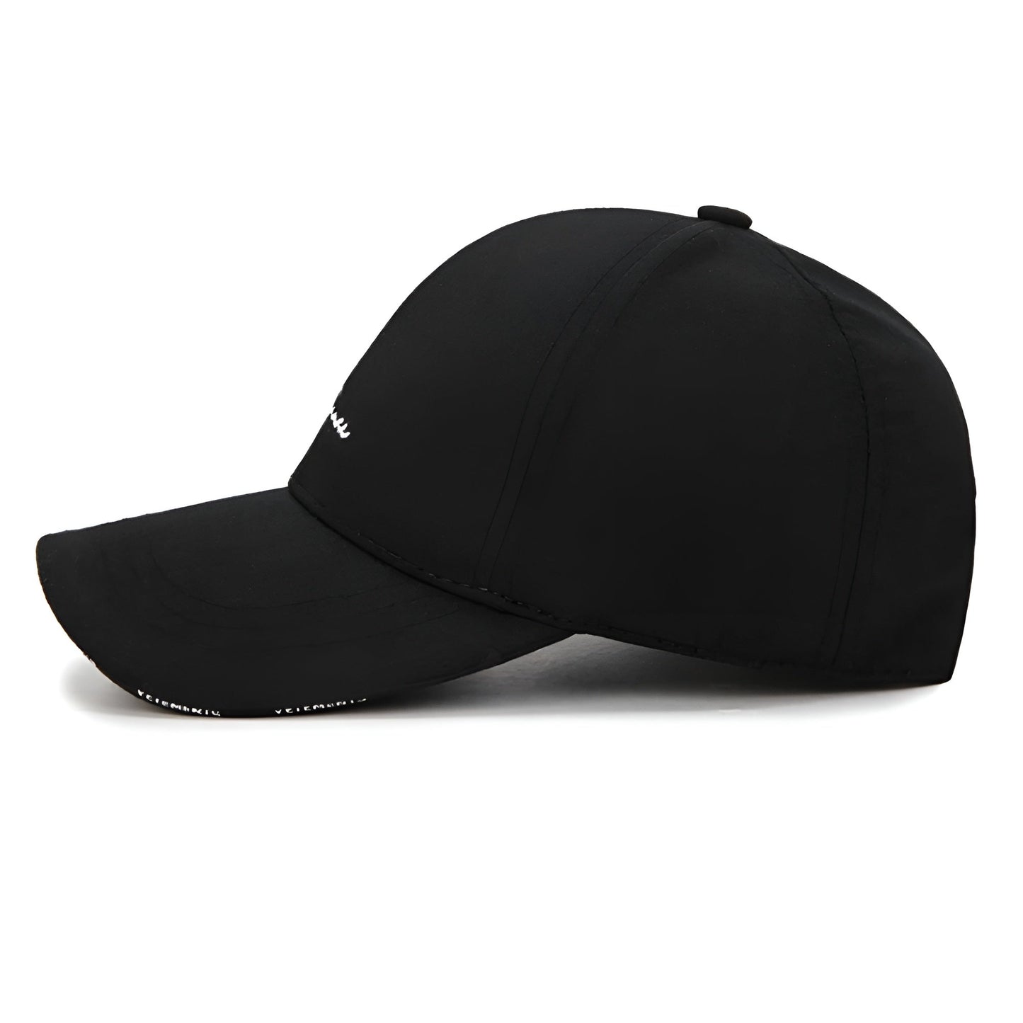 Casquette ajustable grise, détails de couture visibles