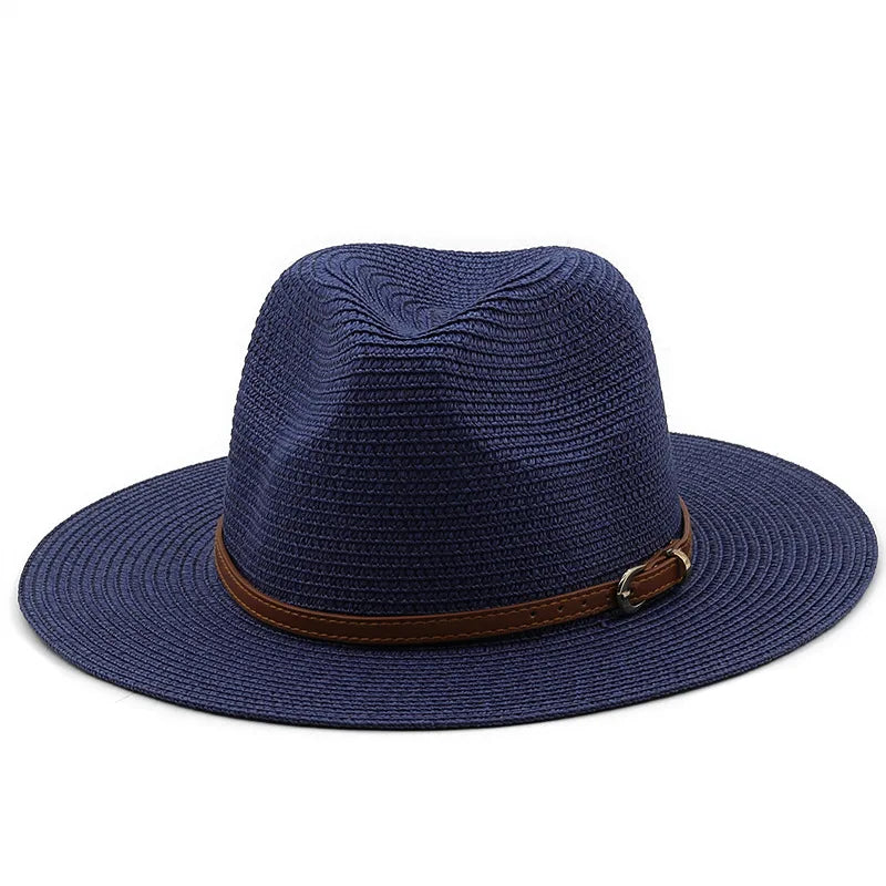 Chapeau Panama avec ruban noir sur fond blanc