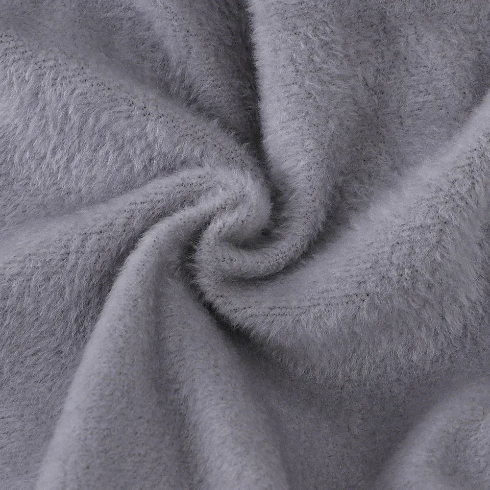 Bonnet tricoté, style scandinave, sur fond neutre