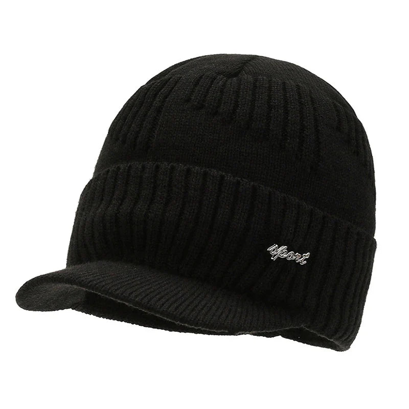 Bonnet en maille sur fond neutre, coupe minimaliste