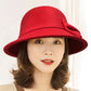 Chapeau cloche assorti à une écharpe en laine