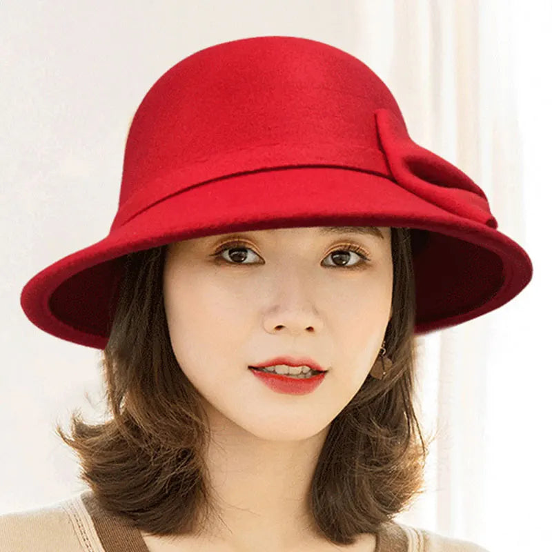 Chapeau cloche assorti à une écharpe en laine