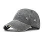 Détail du bord de la casquette avec couture apparente