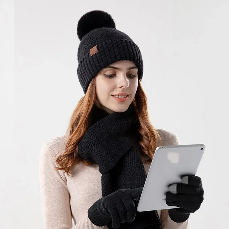 Zoom sur le pompon du bonnet, texture moelleuse