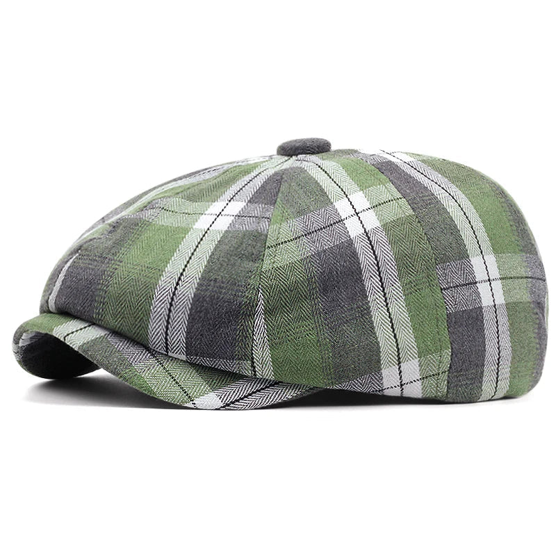 Casquette gavroche à carreaux, mise en scène avec accessoires vintage