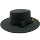 Chapeau beige avec détails de couture visibles