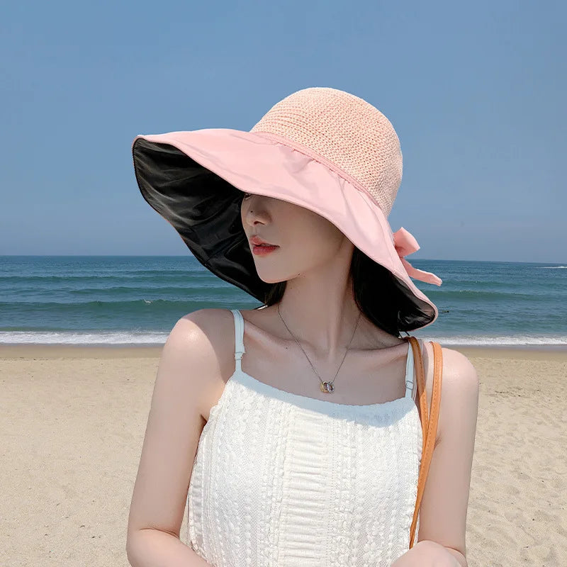 Vue de dessus d'un chapeau de paille avec large bord