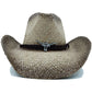 Chapeau cowboy posé sur une table en bois