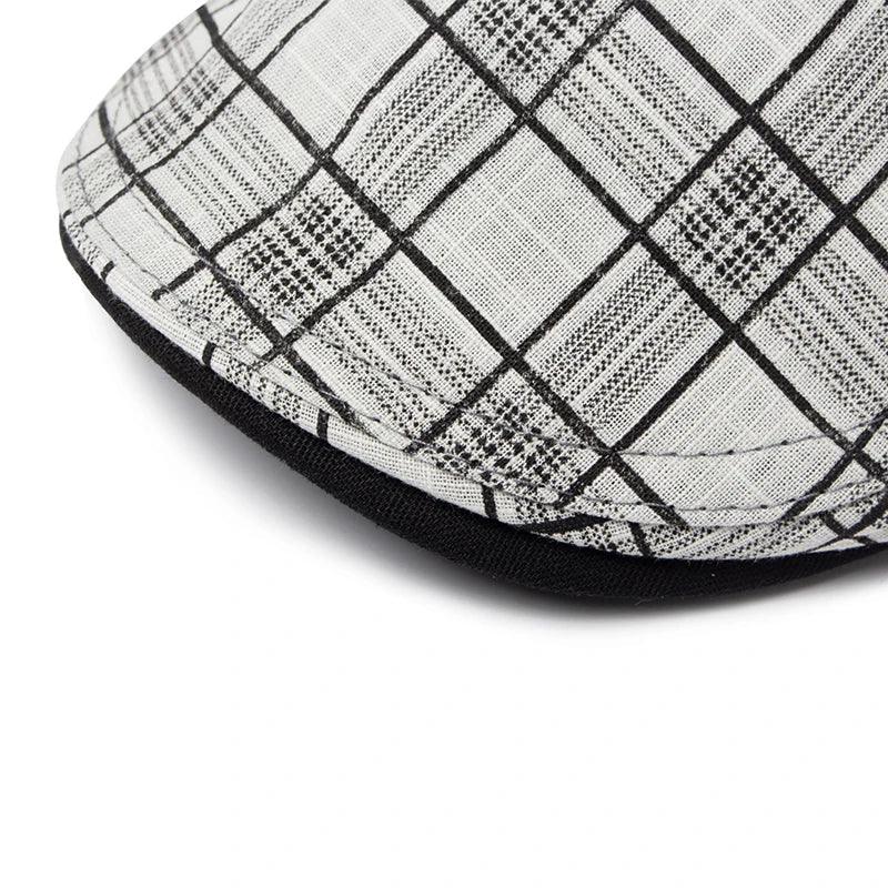 Motif géométrique sur béret, style casual chic