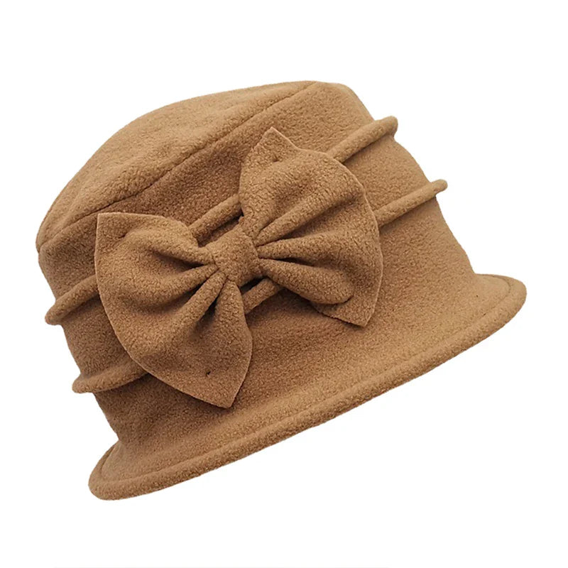 Vue de dessus d'un chapeau cloche, intérieur en satin