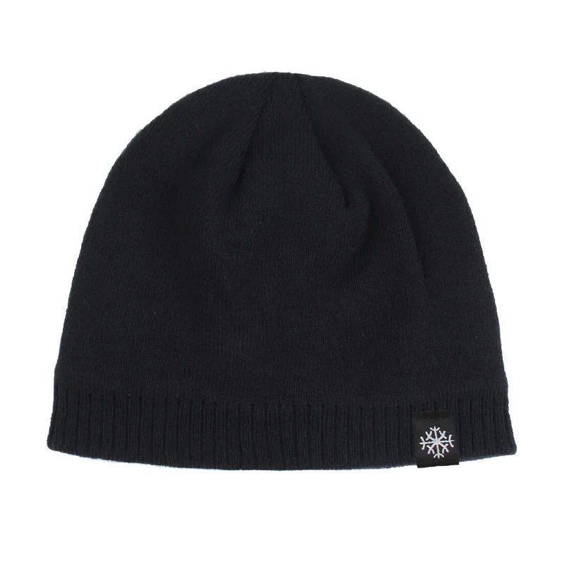 Gros plan sur le logo flocon de neige du bonnet