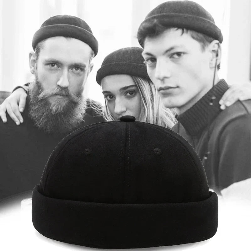 Bonnet Docker bleu avec bord retroussé, style marin