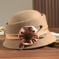 Vue latérale d'un chapeau cloche avec bord large