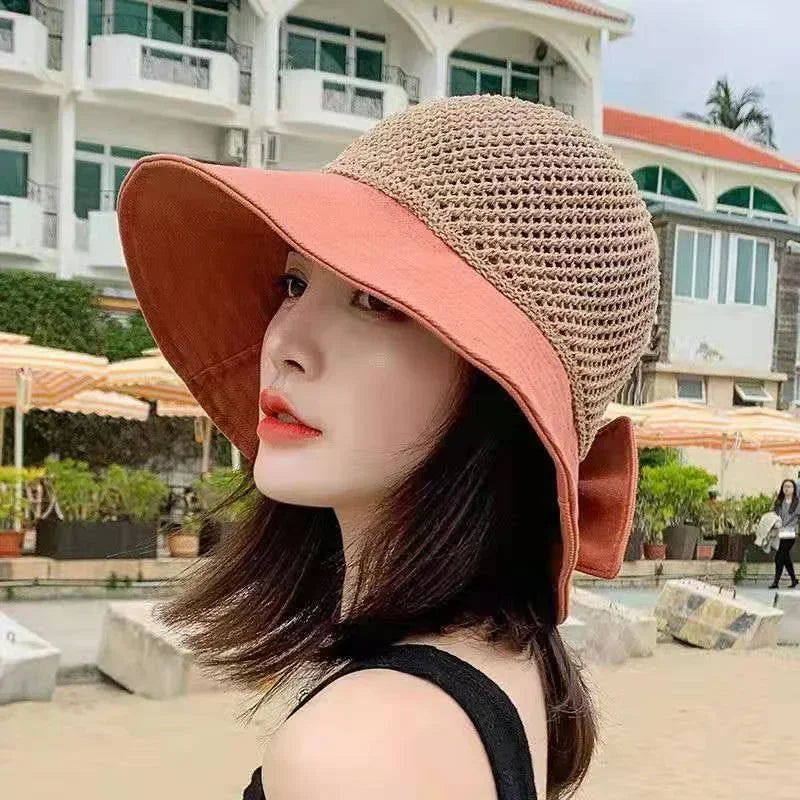 Chapeau de paille féminin avec large bord, sur fond blanc