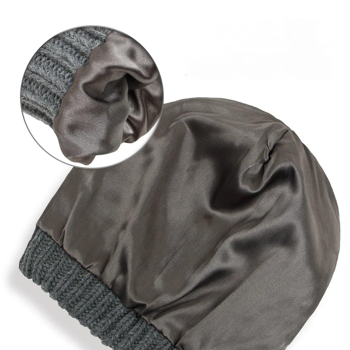 Vue rapprochée de la maille torsadée du bonnet
