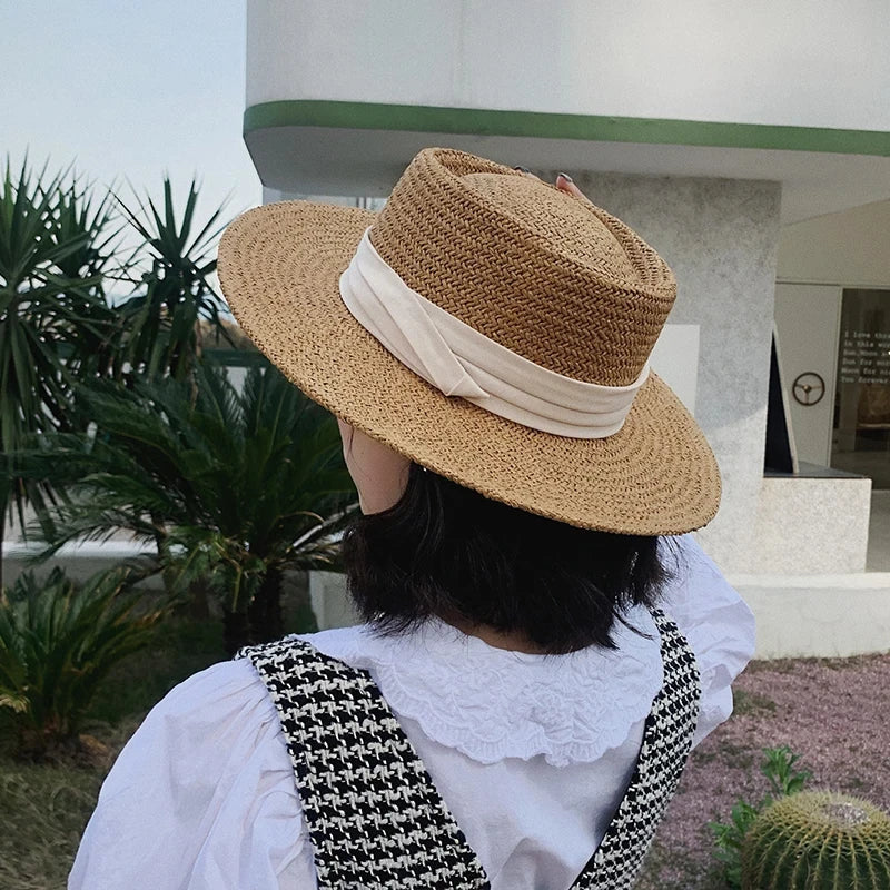 Vue de profil du chapeau canotier, calotte plate