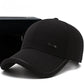 Vue latérale d'une casquette élégante avec visière incurvée