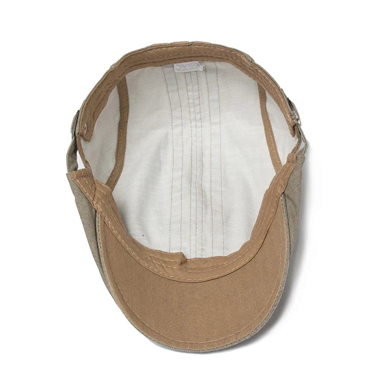 Vue rapprochée d'un béret en laine, détails cousus