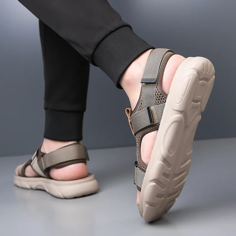 Sandales à talon plat adaptées aux balades urbaines