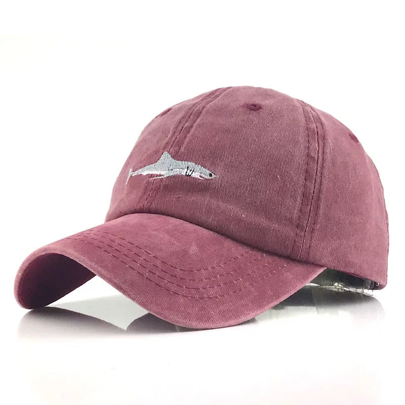 Casquette de plage avec broderie poisson sur fond clair
