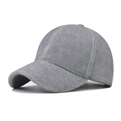 Vue de dessus d'une casquette en laine, accent sur la visière