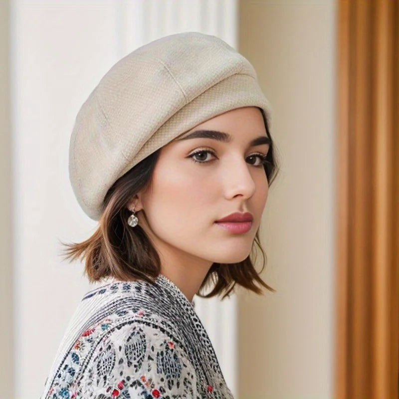Gros plan sur la texture douce du béret en coton